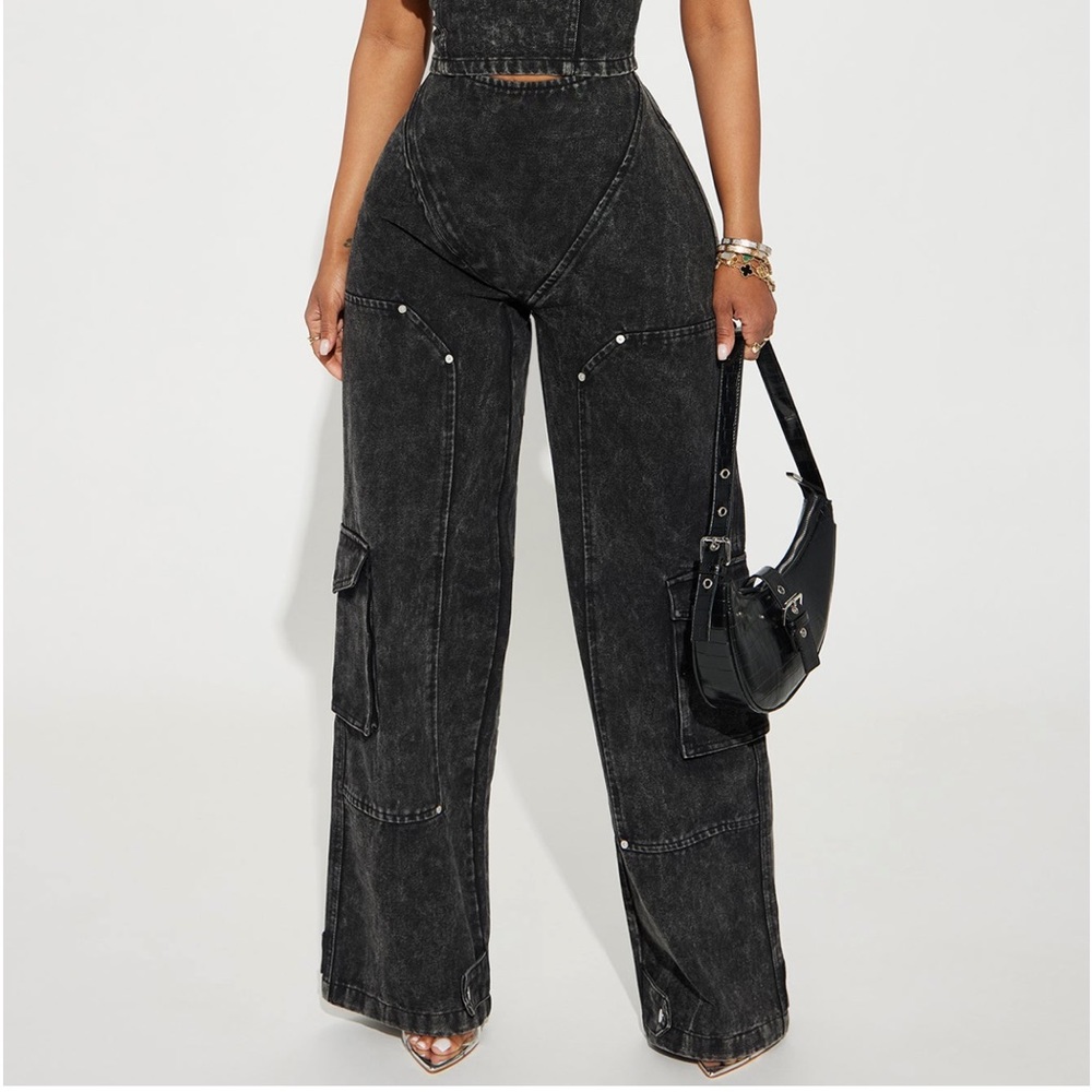 Black stone wash cargo pants size medium!
